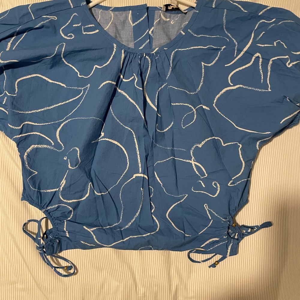 Cropped Abstract Patterned Top - Picture 5 of 5